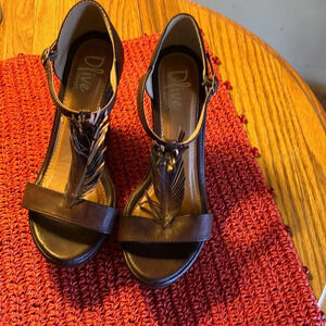 OLIVE STREET Brown Feather Wedge Sandles.4” heel. Sz 7 preowned excellent shape